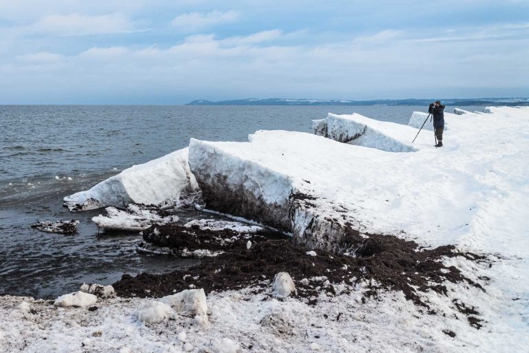 Ice on Hanöbukten with Stenshuvud on the horizon.